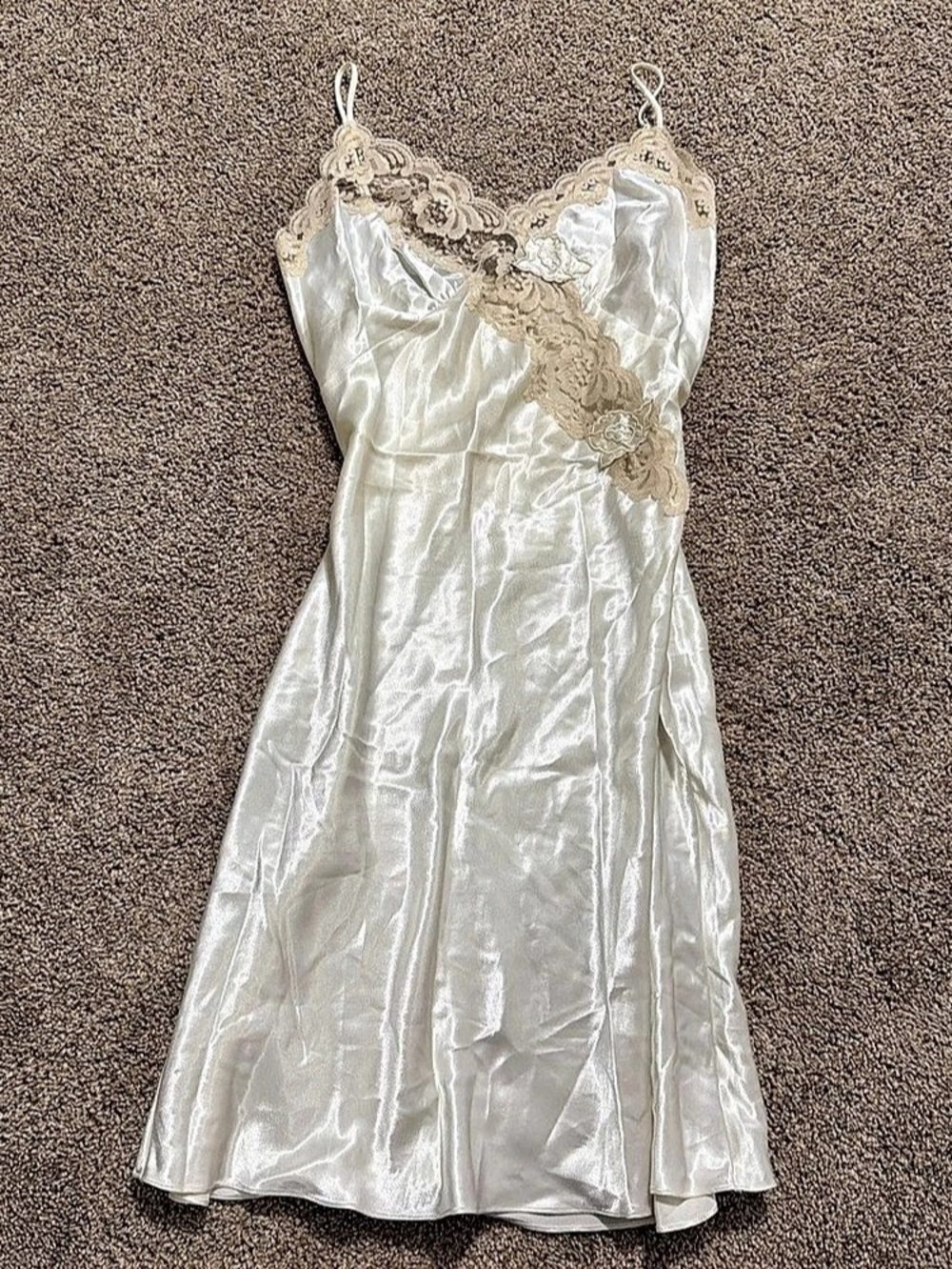 Rare 80s-90s Gold label - Victoria's Secret Lace Satin Chemise in White & Beige